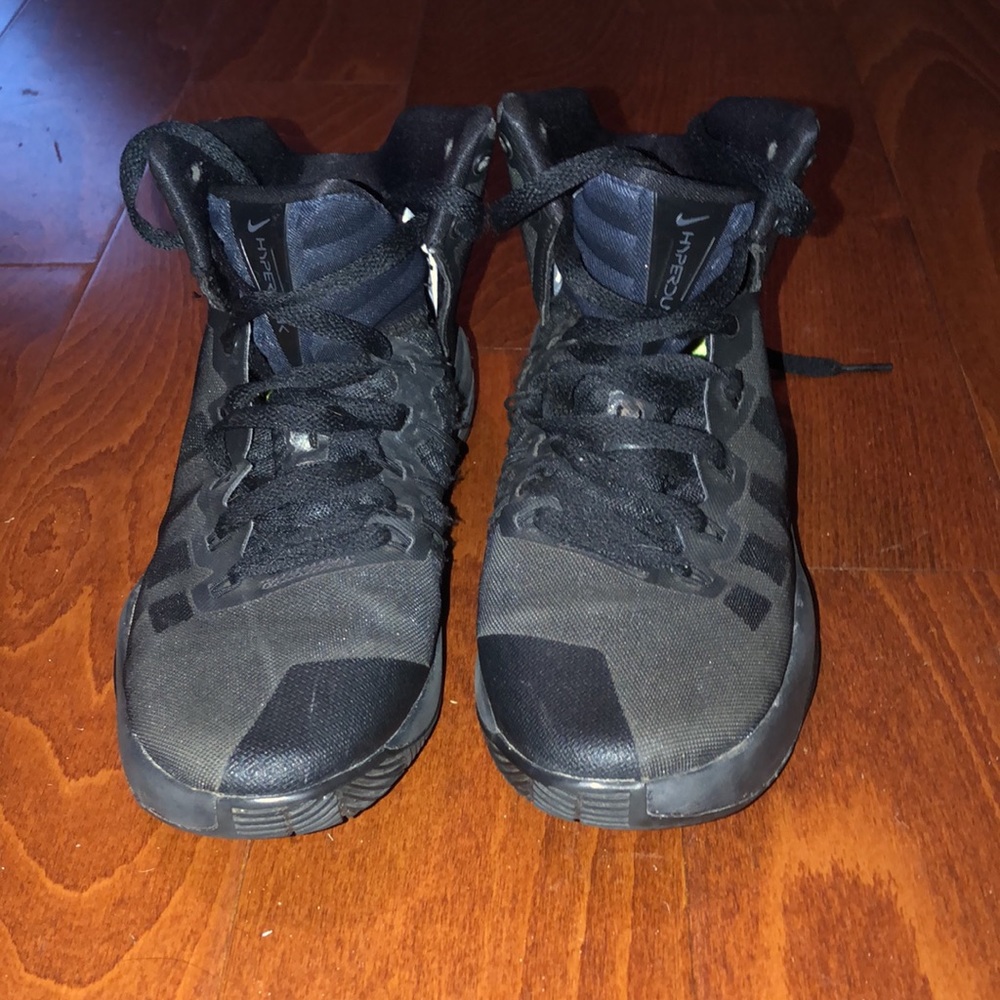 Nike Hyperdunks - Picture 3 of 5